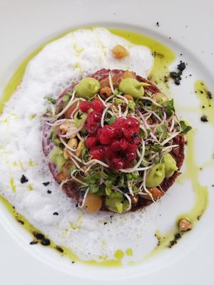 Kikærtebøf med avocadocreme og syltede svampe. 💚😋 at Under Sejlet in Aabenraa