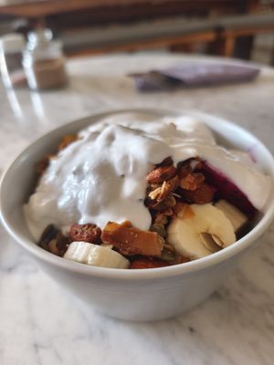 Vegan- fruitsalat with granola and coconut joghurt🥰😋 at The Loft - Uluwatu in Pecatu