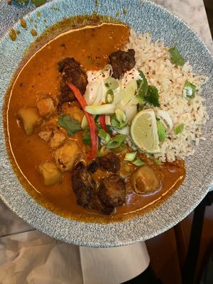 chickpea cauliflower curry  at LGW - Sonoma - NT  in Horley