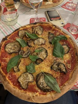 Vegane Pizza mit Aubergine und „Parmesan" at Pizzeria Trattoria Sorrentino in Cologne