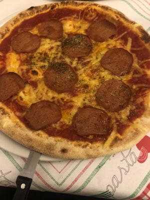 Vegan salami pizza at Pizzeria Trattoria Sorrentino in Cologne