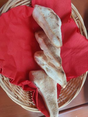 Bread complimentary at Pizzeria Trattoria Sorrentino in Cologne
