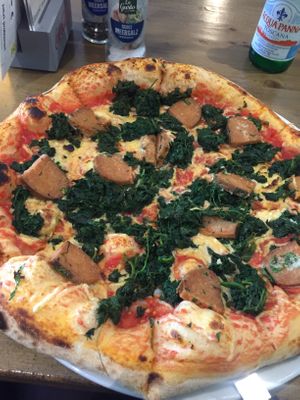 lachs spinat pizza at Pizzeria Trattoria Sorrentino in Cologne