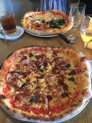 vegane thunfisch pizza at Pizzeria Trattoria Sorrentino in Cologne