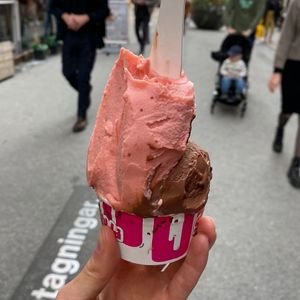 Strawberry & dark chocolate sorbet  at StikkiNikki - Drottninggatan in Stockholm