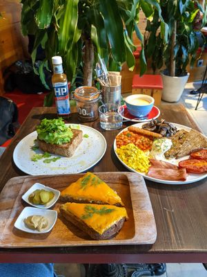breakfast options at Eqvilibrivm Cafe in Barcelona