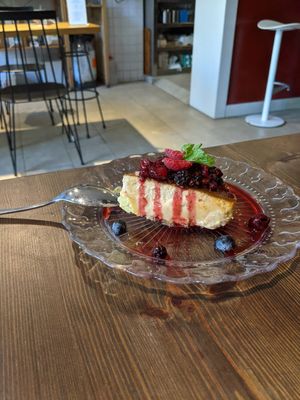 cheesecake at Eqvilibrivm Cafe in Barcelona