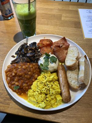 English breakfast   at Eqvilibrivm Cafe in Barcelona