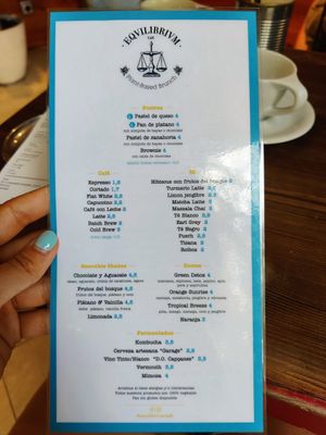 Drinks and desser at Eqvilibrivm Cafe in Barcelona