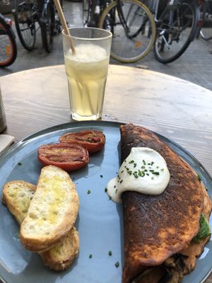 Tortilla de garbanzos at Eqvilibrivm Cafe in Barcelona