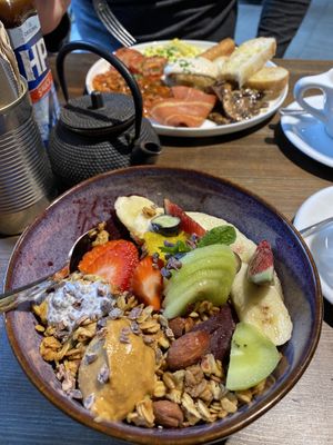 Super Bowl, full English breakfast and Masala Chai at Eqvilibrivm Cafe in Barcelona