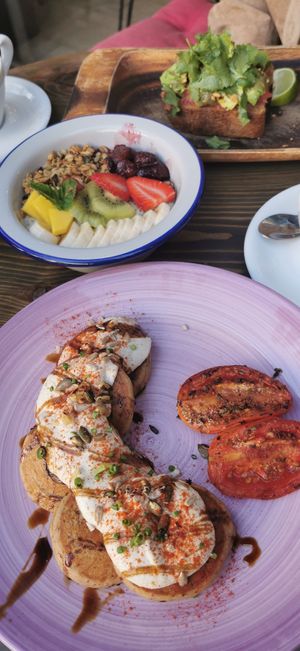 Buckwheatpancakes, Fruitporridge, Avocado Toast, Green Detox at Eqvilibrivm Cafe in Barcelona
