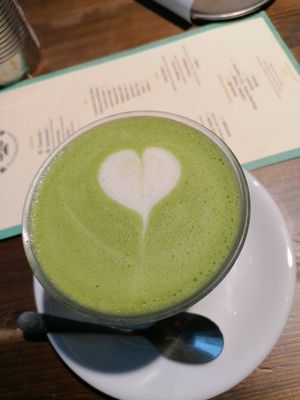 Matcha latte con avena at Eqvilibrivm Cafe in Barcelona