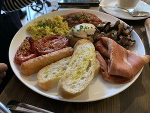 Amazing full English breakfast  at Eqvilibrivm Cafe in Barcelona