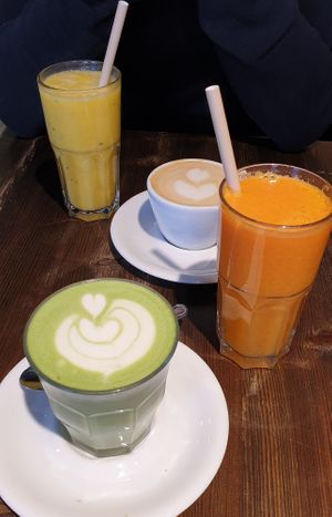 Juices, matcha latte & capuccino at Eqvilibrivm Cafe in Barcelona