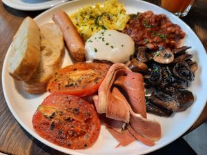Full English breakfast 😋 at Eqvilibrivm Cafe in Barcelona