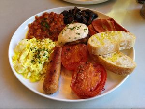 Full English breakfast at Eqvilibrivm Cafe in Barcelona