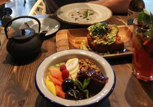 Porridge+açaí, chia pudding con calabaza, tostada de aguacate, té casero at Eqvilibrivm Cafe in Barcelona