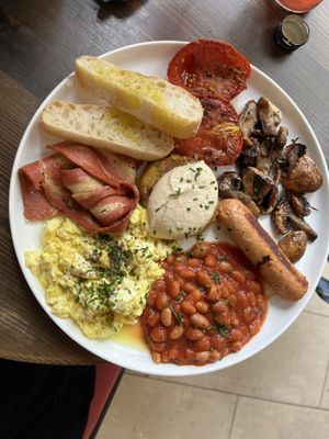 Looks nice but meh  at Eqvilibrivm Cafe in Barcelona