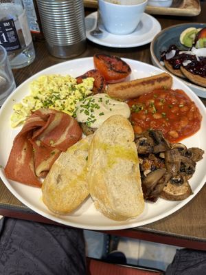 English breakfast  at Eqvilibrivm Cafe in Barcelona