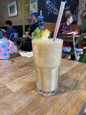 Zumo tropical breeze  at Eqvilibrivm Cafe in Barcelona