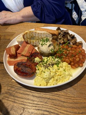 English breakfast  at Eqvilibrivm Cafe in Barcelona