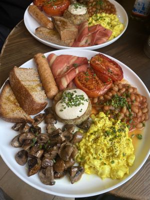 Full English Breakfast   at Eqvilibrivm Cafe in Barcelona