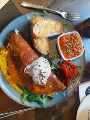 Vegan omelette at Eqvilibrivm Cafe in Barcelona
