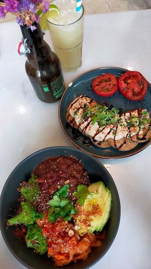 buddha bowl and savoury pancakes at Eqvilibrivm Cafe in Barcelona