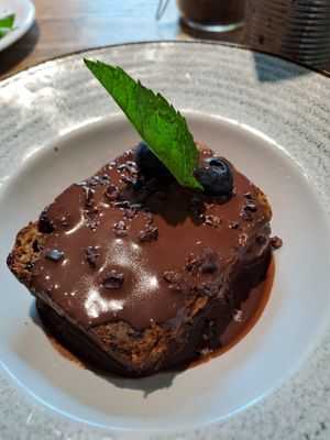 Plum cake with chocolate at Eqvilibrivm Cafe in Barcelona