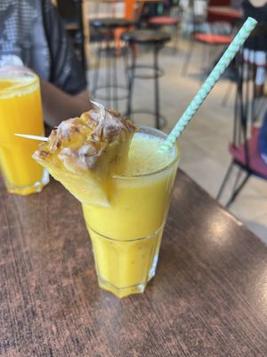 TROPICAL BREEZE  at Eqvilibrivm Cafe in Barcelona