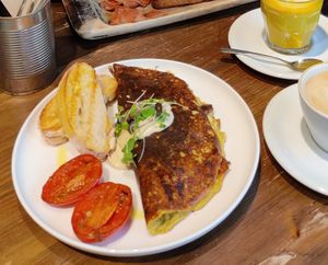 Tofu omelet with spinach and mushroom at Eqvilibrivm Cafe in Barcelona