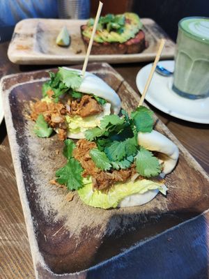 Pulled jackfruit baos at Eqvilibrivm Cafe in Barcelona
