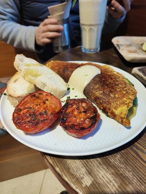Tofu omelette at Eqvilibrivm Cafe in Barcelona