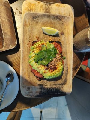 Avocado toast at Eqvilibrivm Cafe in Barcelona