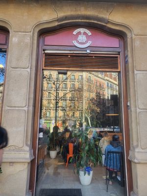 Front door at Eqvilibrivm Cafe in Barcelona