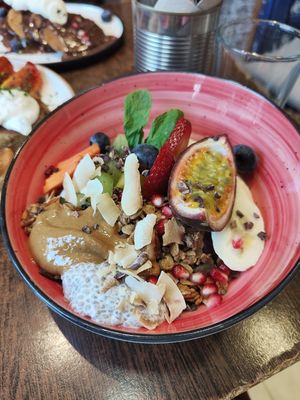 Granola bowl at Eqvilibrivm Cafe in Barcelona