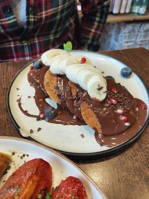 Tortitas de chocolate at Eqvilibrivm Cafe in Barcelona