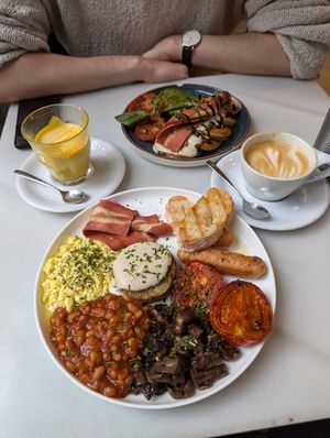 English breakfast at Eqvilibrivm Cafe in Barcelona