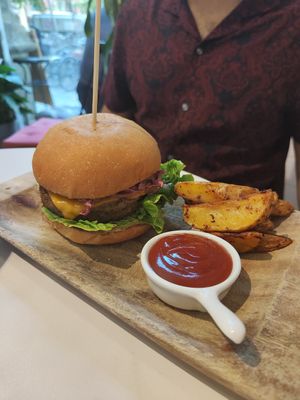 Burguer at Eqvilibrivm Cafe in Barcelona
