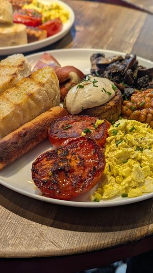 English breakfast at Eqvilibrivm Cafe in Barcelona