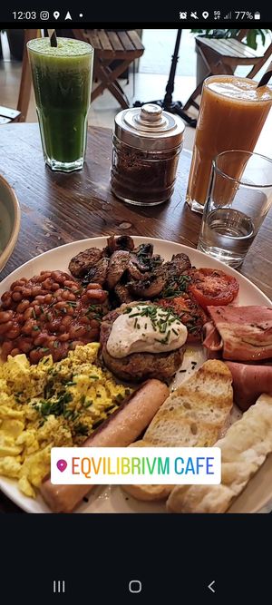 Full english breakfast at Eqvilibrivm Cafe in Barcelona