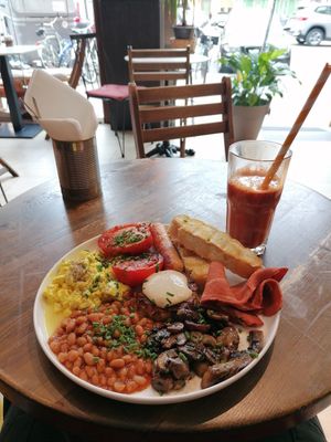 English breakfast for €17, delicious and best vegan bacon I've ever had at Eqvilibrivm Cafe in Barcelona