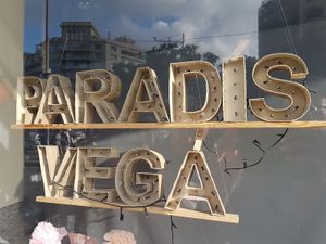 window sign at Eqvilibrivm Cafe in Barcelona