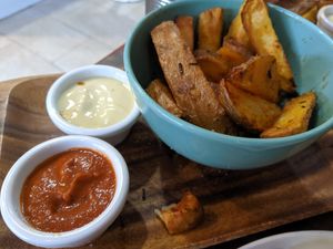 Crispy potatoes at Eqvilibrivm Cafe in Barcelona