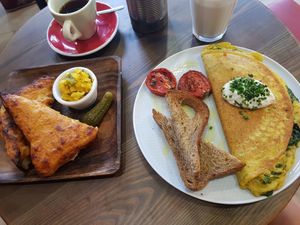 Cheese on toast and omlette at Eqvilibrivm Cafe in Barcelona
