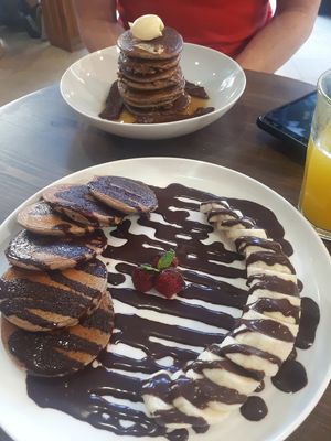 Choc banana pancakes at Eqvilibrivm Cafe in Barcelona