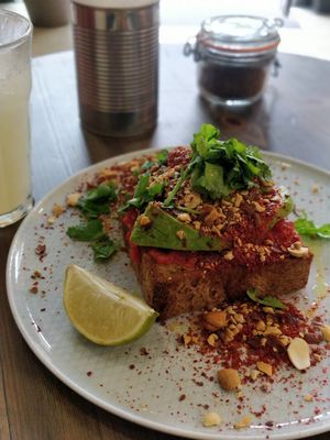 Avocado toast at Eqvilibrivm Cafe in Barcelona