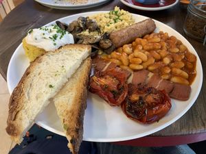 English breakfast 😍 at Eqvilibrivm Cafe in Barcelona