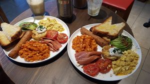 Full English Breakfast at Eqvilibrivm Cafe in Barcelona